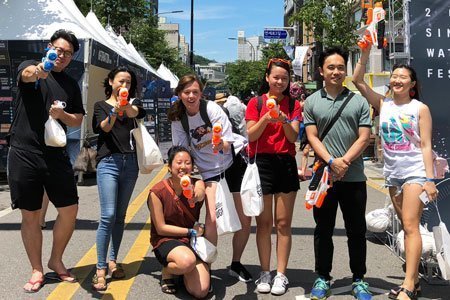 Students blow off learning Korean stress at the festival